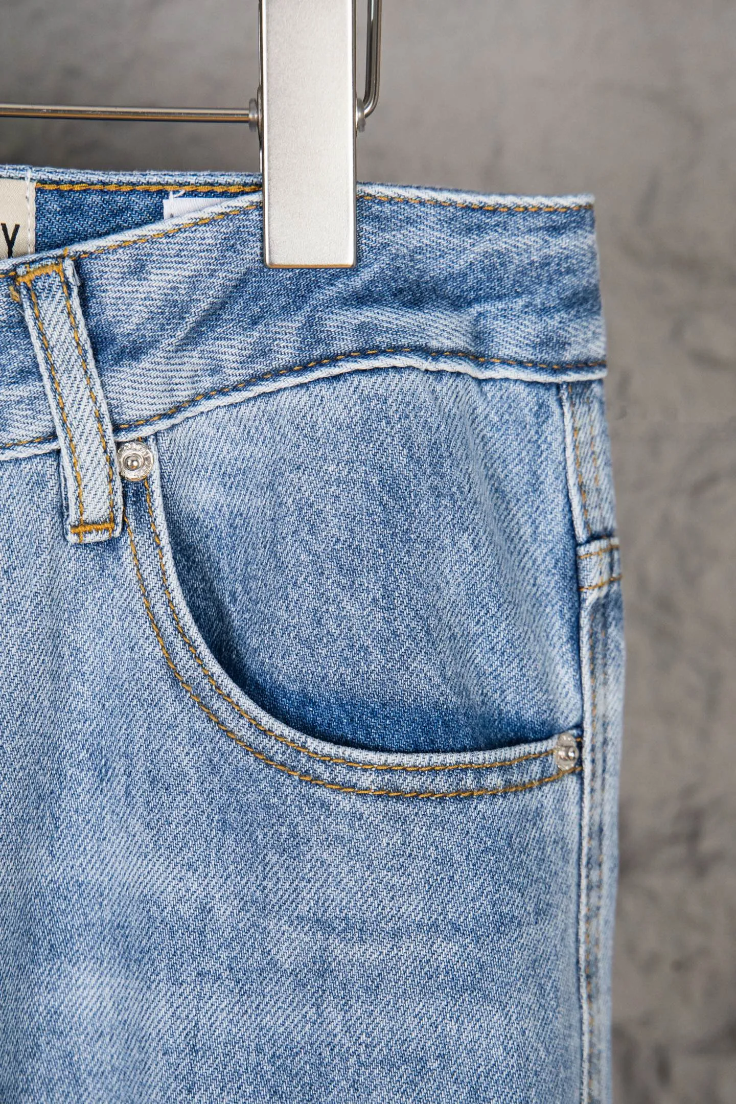 Style number: M396 P230 GALLERY DEPT. Classic embroidered splash-ink washed jeans Size number: 28 30 32 34 36